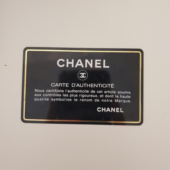 CHANEL VINTAGE CAMERA BAG (100% authentic) - Picture 11 of 12